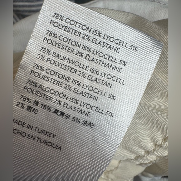 SZ 31 Free People White Ripped Jeans. Inseam: 11"/
Hip to hip: 16" / Length: 37" - Picture 5 of 5